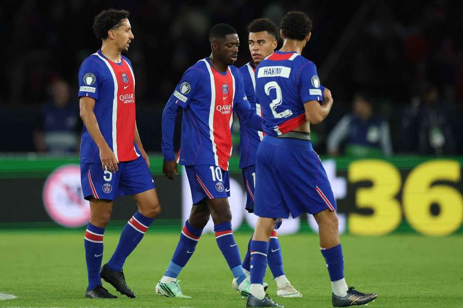 Jogadores do PSG durante o jogo com o Barcelona Jogadores do PSG durante o jogo com o Barcelona