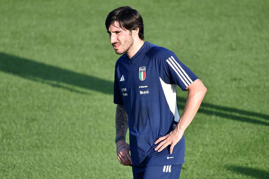 Sandro Tonali foi dispensado pela seleção italiana e desde aí que treina sem limitações no Newcastle