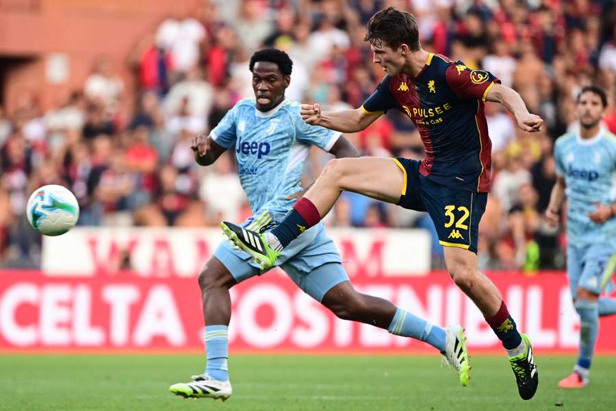 Jonathan David durante la partita contro il Genoa