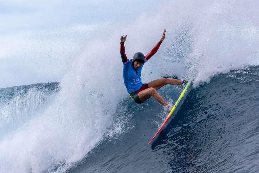 Francisca Veselko totalizou 10,23 pontos (5,00 e 5,23 nas duas melhores ondas), superando Ochoa nas meias-finais Francisca Veselko totalizou 10,23 pontos (5,00 e 5,23 nas duas melhores ondas), superando Ochoa nas meias-finais