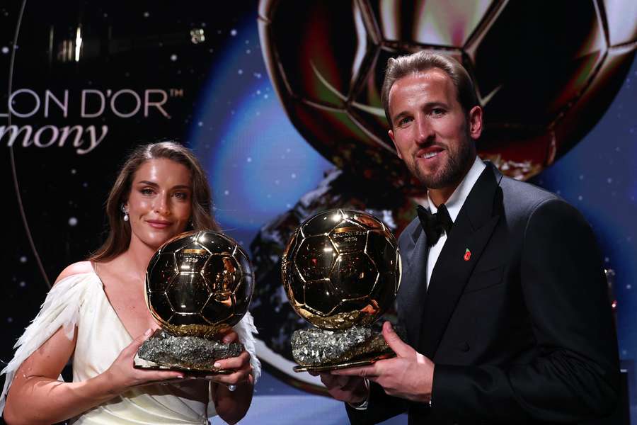 Harry Kane și Alexia Putellas au cucerit Balonul de Aur 2026! Trofeul, acordat de marele Ronaldo Nazario Harry Kane și Alexia Putellas au cucerit Balonul de Aur 2026! Trofeul, acordat de marele Ronaldo Nazario