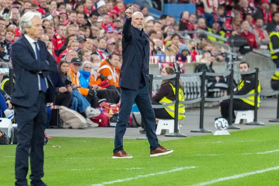 Stale Solbakken, selecionador da Noruega, durante o jogo com Portugal Stale Solbakken, selecionador da Noruega, durante o jogo com Portugal