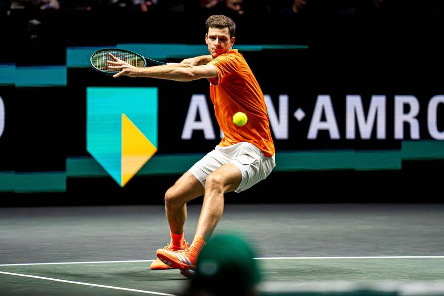 Spadek Kamila Majchrzaka, awans Huberta Hurkacza. Carlos Alcaraz wciąż zdecydowanie na czele