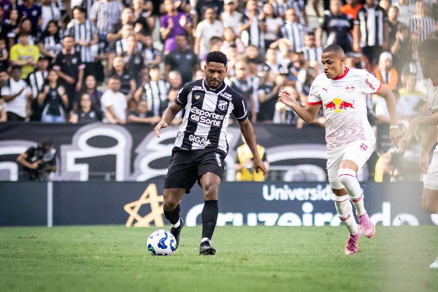 Ceará e Bragantino protagonizaram um jogo bastante intenso no Castelão