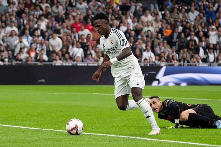 Ex-Real Madrid midfielder Khedira: Vinicius Jr should change