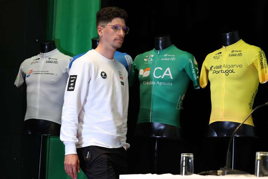 João Almeida em conferência de imprensa
