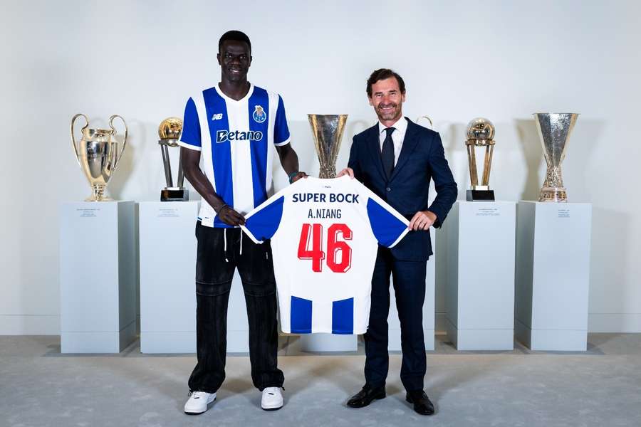 Mame Niang reforça o FC Porto Mame Niang reforça o FC Porto
