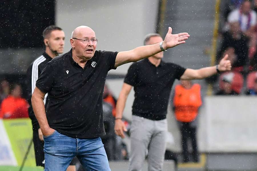 Plzeň protestuje proti výkonu sudích i týmu VAR v duelu s Jabloncem.