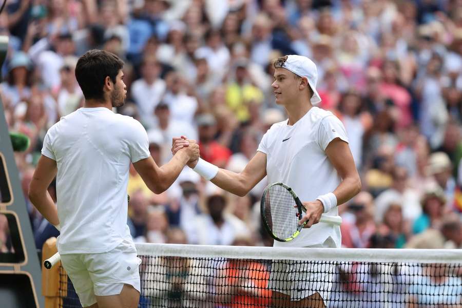 Carlos Alcaraz blev endestationen for Holger Rune ved årets Wimbledon. Nu kan de to mødes igen. 