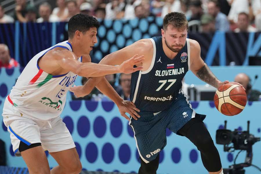 Doncic (r.) ist bisher der überragende Spieler des Turniers
