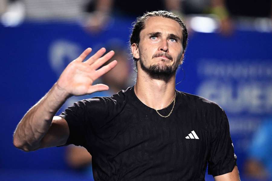 Alexander Zverev verabschiedet sich von den Fans.