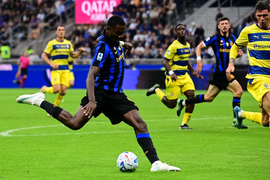 Il calcio del gol di Marcus Thuram contro il Parma Il calcio del gol di Marcus Thuram contro il Parma