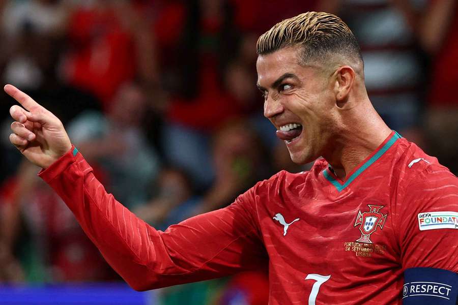 Cristiano Ronaldo teve gol anulado em Portugal 1x0 País de Gales Cristiano Ronaldo teve gol anulado em Portugal 1x0 País de Gales