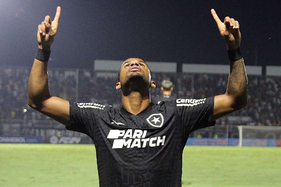 Júnior Santos foi fundamental para o Glorioso na pré-Libertadores