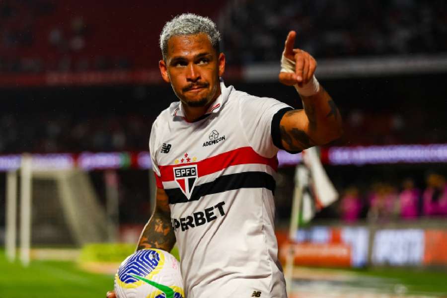 Luciano volta ao São Paulo após cumprir suspensão