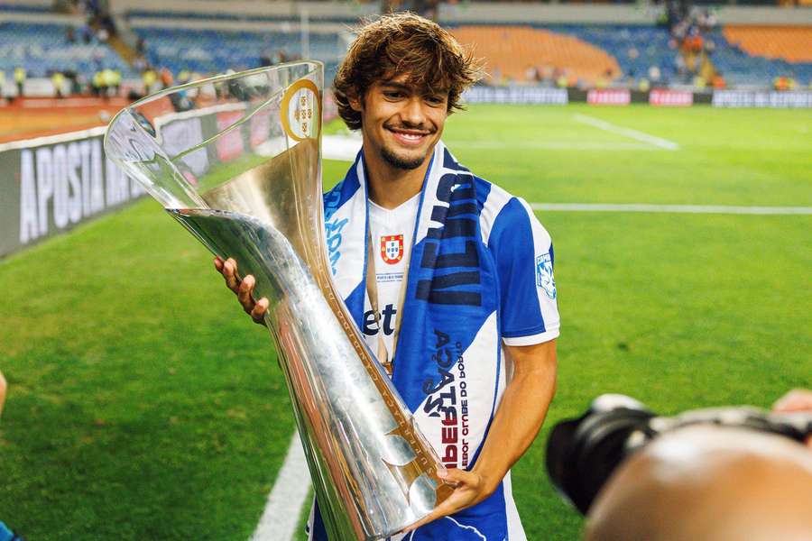 Roma launch ambitious bid for Porto wonderkid Rodrigo Mora Roma launch ambitious bid for Porto wonderkid Rodrigo Mora