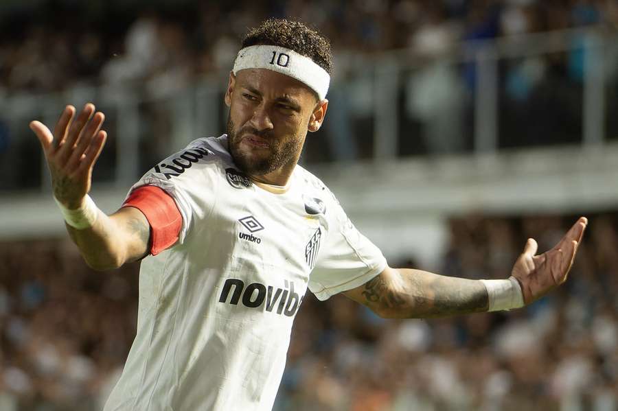 Neymar saiu no intervalo de Santos x Palmeiras Neymar saiu no intervalo de Santos x Palmeiras