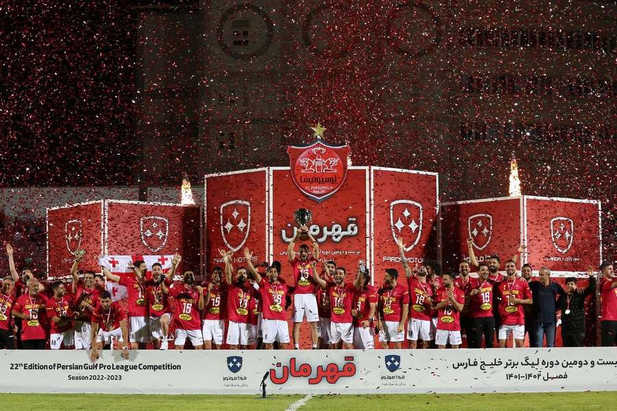 Persepolis juntou campeonato à Taça do Irão