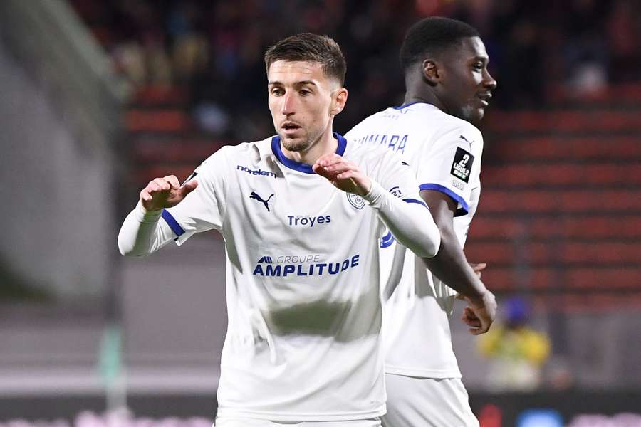 Troyes, renversant face à Annecy, conforte sa place de leader