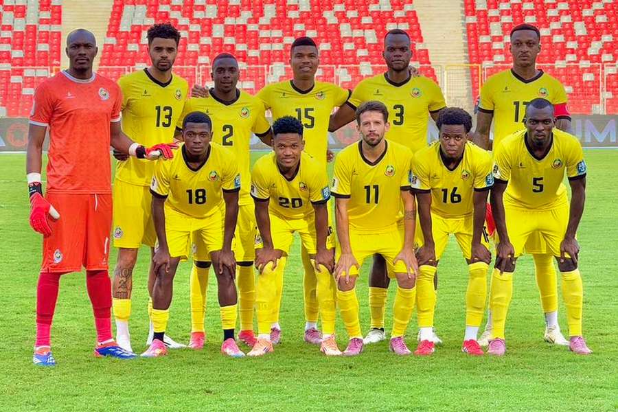 Pepo veste a camisola 11 de Moçambique