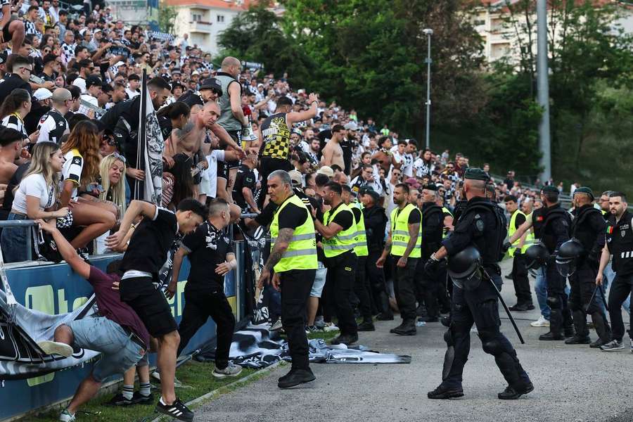 Adeptos do Boavista mostraram descontentamento após descida