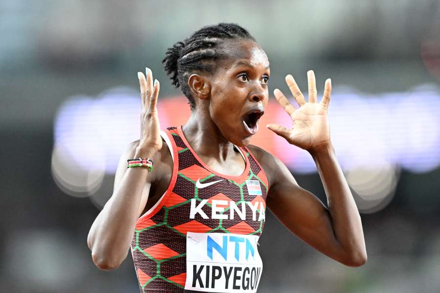 Kipyegon sigue reinando en el medio fondo con su oro en 1.500 metros
