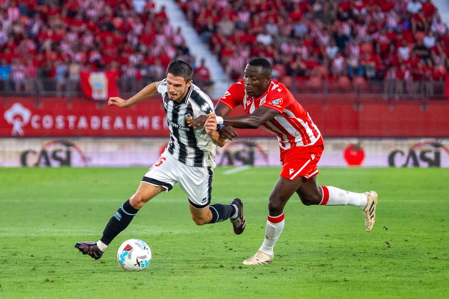 El Almería pudo sujetar y superar al Castellón El Almería pudo sujetar y superar al Castellón