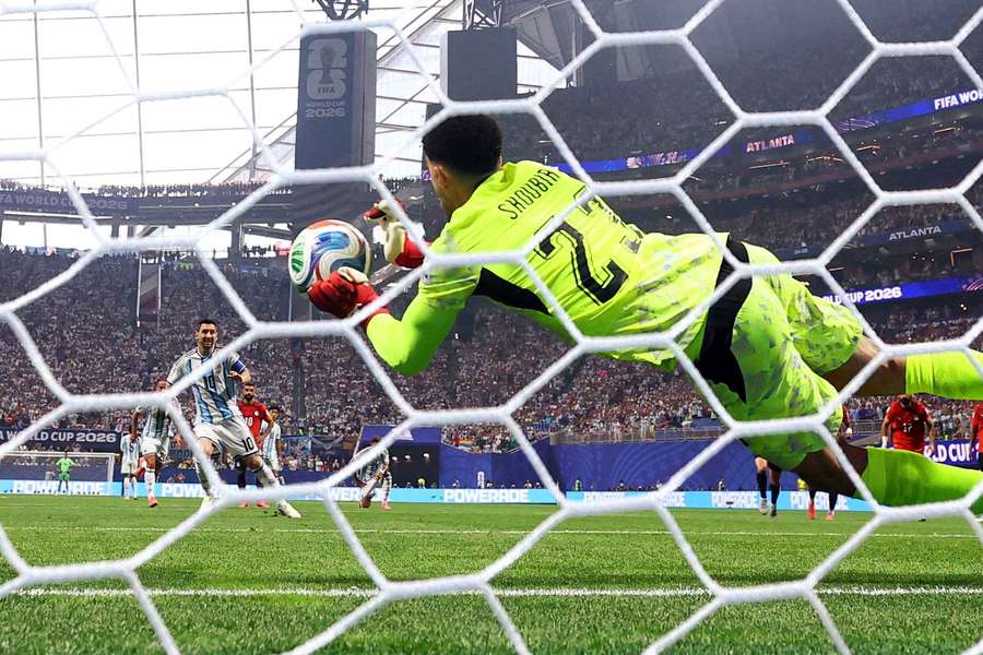 Shobeir pegano penal de Messi em Atlanta Shobeir pegano penal de Messi em Atlanta