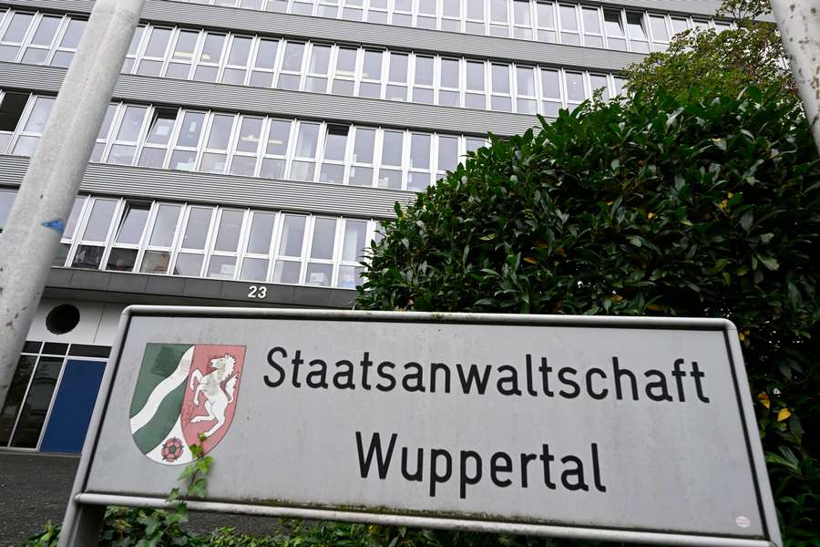 Die Staatsanwaltschaft Wuppertal ermittelt gegen drei Männer. 