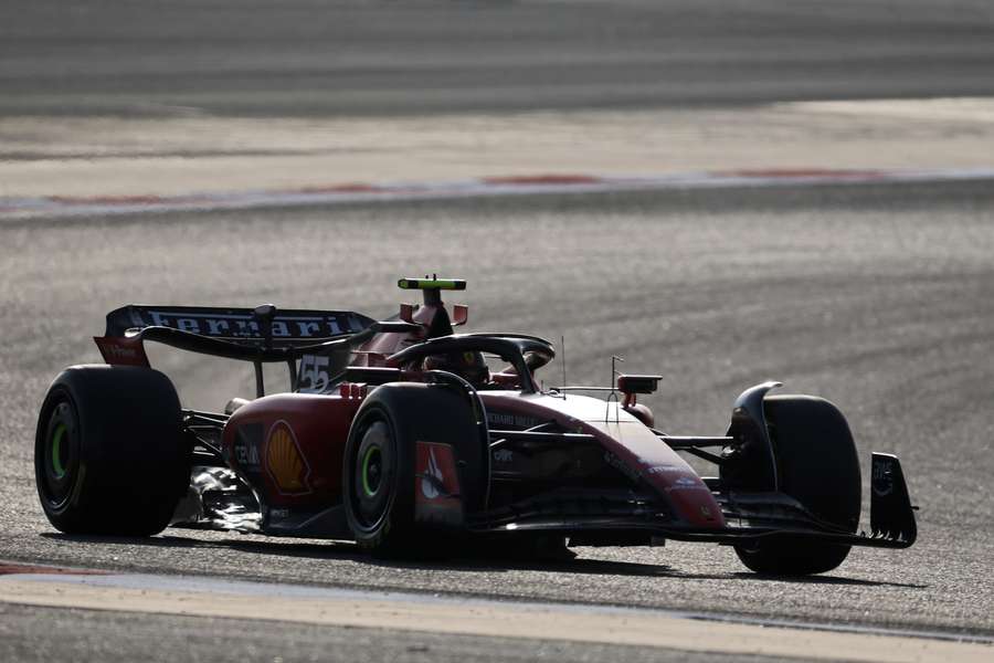 La Ferrari di Carlos Sainz durante i test in Bahrain