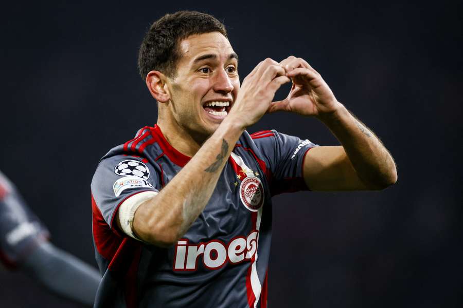 Olympiacos' Santiago Hezze celebrates scoring the 2-1 against Aja
