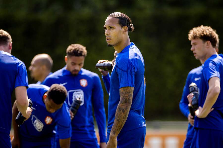 Van Dijk tijdens een trainingsstage van het Nederlands elftal op 5 juni 2022