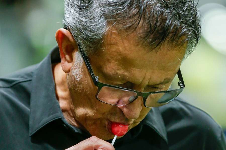 Osorio e seu pirulito em Atlético-MG x Remo, pelo Brasileirão