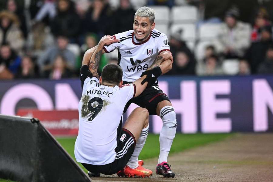 Andreas Pereira festeja após assistência de Mitrovic Andreas Pereira festeja após assistência de Mitrovic