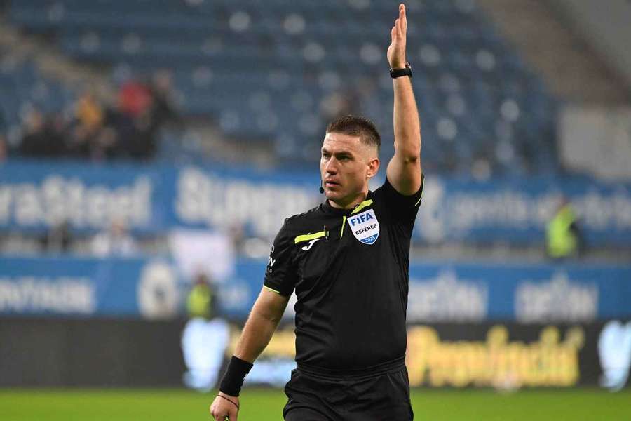 Partida Univ. Craiova - Rapid va fi arbitrată de Szabolcs Kovacs, după schimbarea delegării inițiale