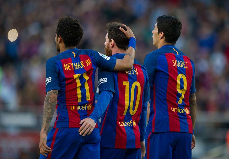 Lionel Messi célèbre avec Neymar et Luis Suárez après son but lors du match de Liga entre le FC Barcelone et Villarreal, le 6 mai 2017 au Camp Nou.