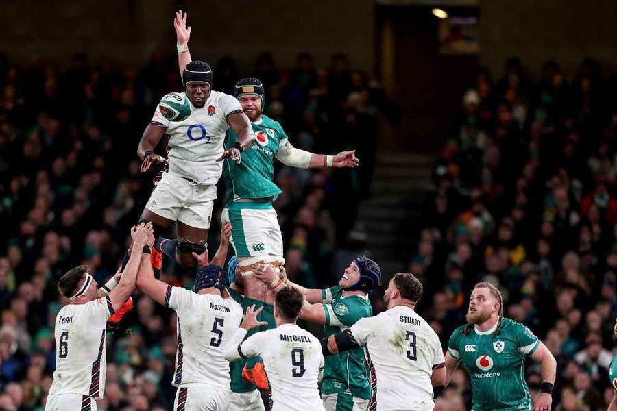 Maro Itoje and Caelan Doris of Ireland in a line-out 