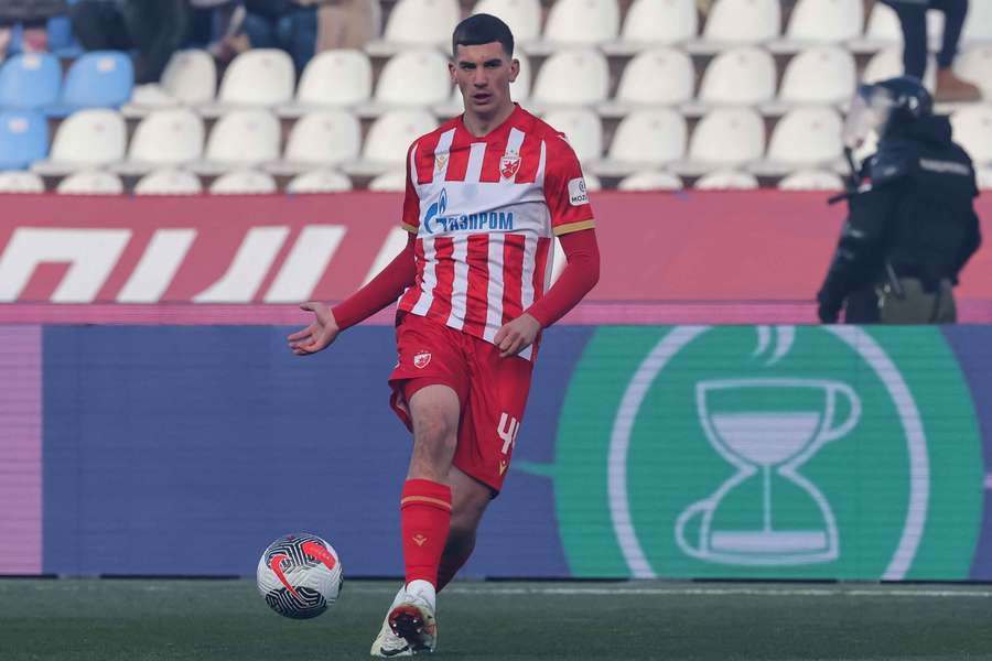 Veljko Milosavljevic ajunge în Premier League la 18 ani Veljko Milosavljevic ajunge în Premier League la 18 ani