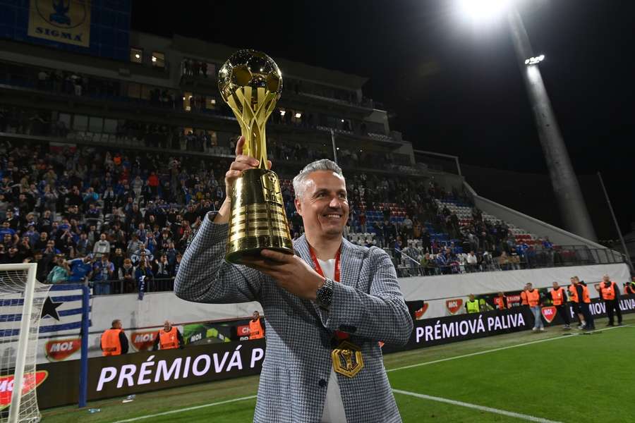 Trenér Sigmy Olomouc Tomáš Janotka.