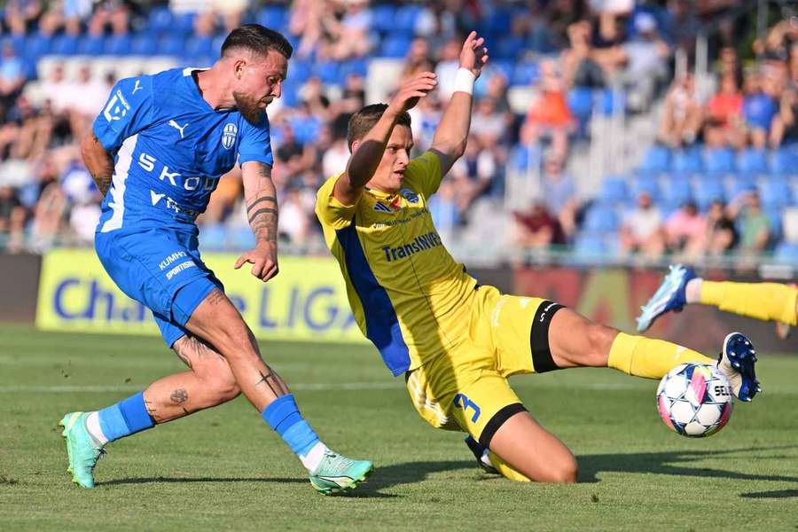 V úvodním utkání si Boleslav poradila doma s Transinvestem 2:0.