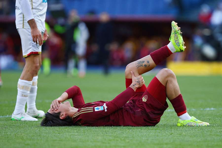 Paulo Dybala infortunato durante Roma-Cagliari