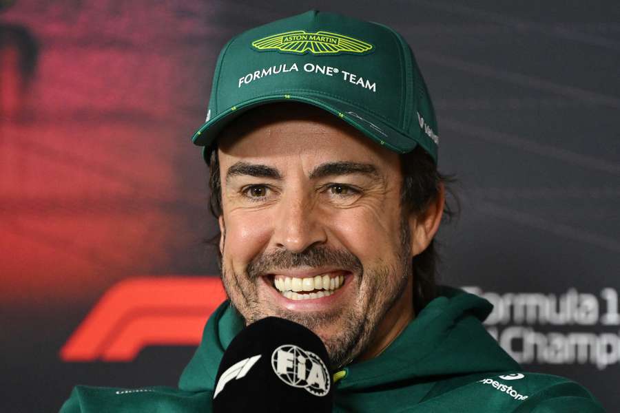 Fernando Alonso em ação pela Aston Martin