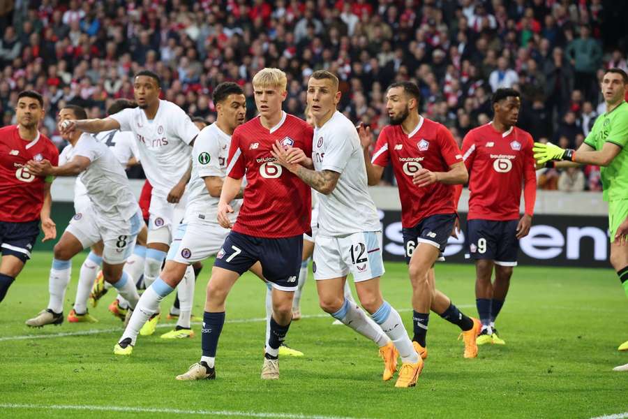 Aston Villa proti Lille zvládla penalty a postoupila do evropského semifinále