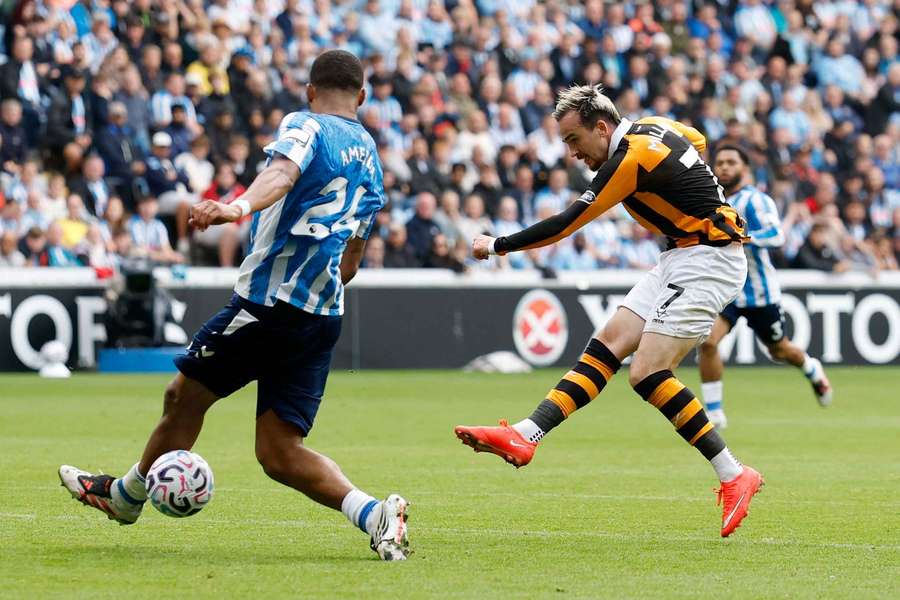 Millar strikes goalward for Hull City