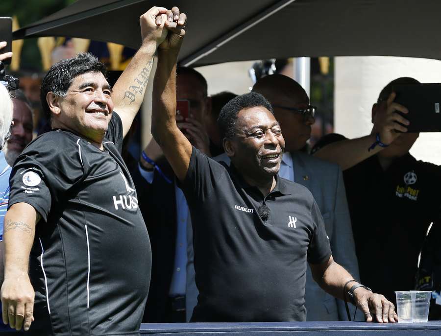 Pelé e Maradona se reencontraram em evento de patrocinadora em 2016