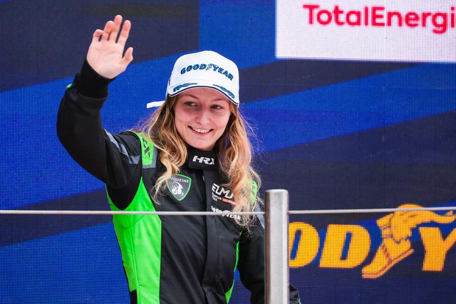 A francesa Doriane Pin, primeira mulher a conduzir um Mercedes de F1