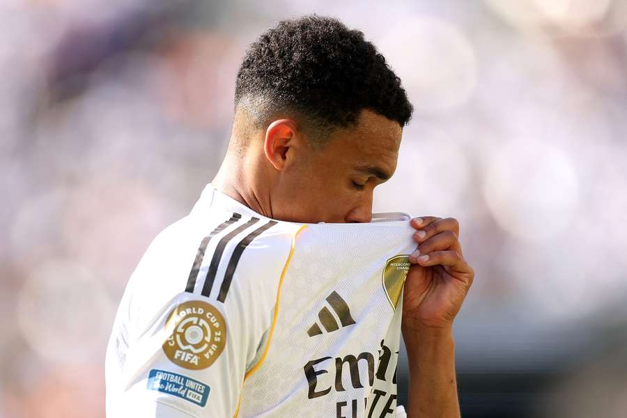 Alexander-Arnold si zaspomínal na tragicky zosnulého Jotu.