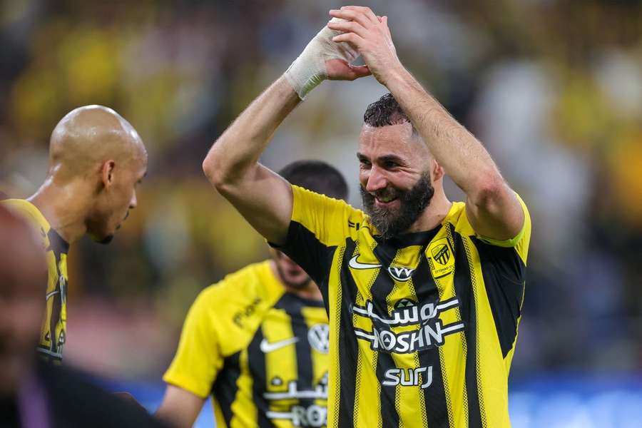 Benzema bisou na partida