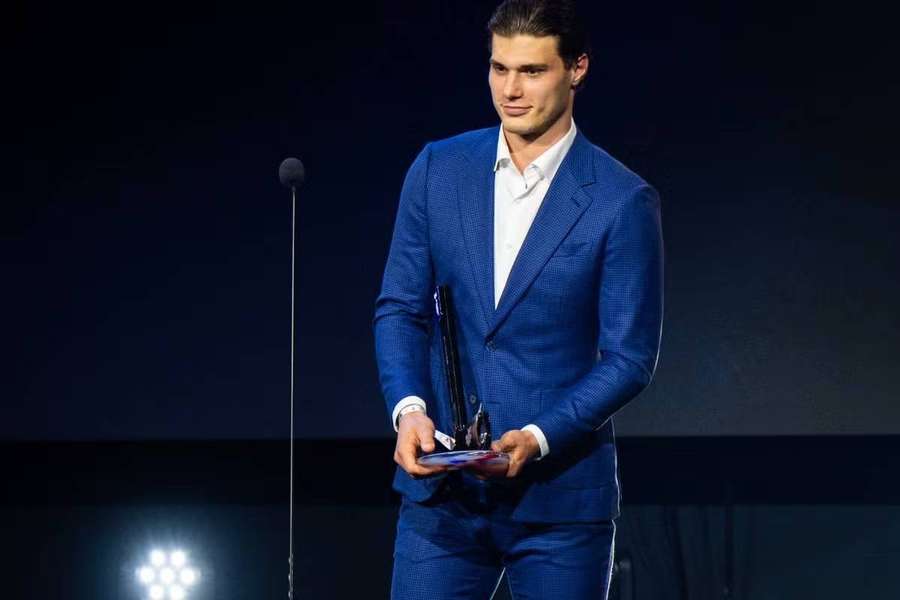Juraj Slafkovský ovládol anketu Hokejista roka a stal sa aj najlepším útočníkom. Juraj Slafkovský ovládol anketu Hokejista roka a stal sa aj najlepším útočníkom.