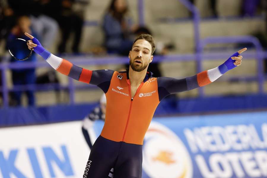 Kjeld Nuis blijft Jordan Stolz voor op de 1.500 meter